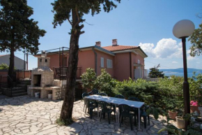 Apartments Josip by the sea